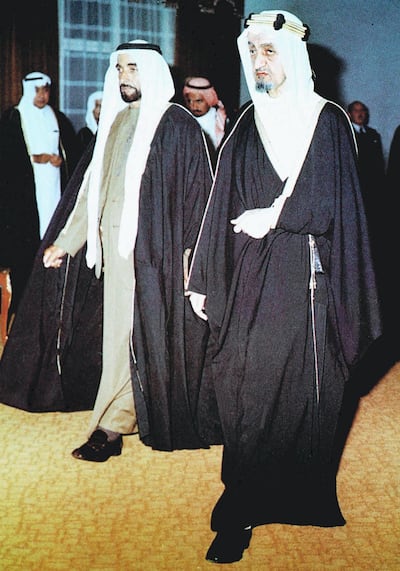 UAE President Sheikh Zayed Ben Sultan al-Nahyan (L) meets Saudi King Faisal in Riyadh in February 1975. / AFP PHOTO / WAM