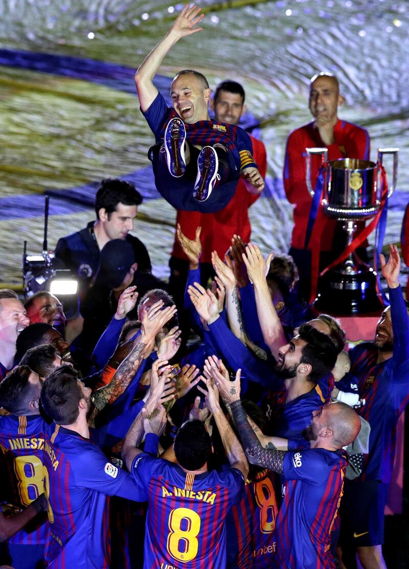 Barcelona players celebrate with Andres Iniesta after his last match. Alberto Estevez / EPA
