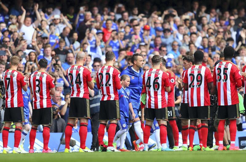 LONDON, ENGLAND - MAY 21: The Sunderland team create a guard of honor for Chelsea as they are lead out by John Terry of Chelsea during the Premier League match between Chelsea and Sunderland at Stamford Bridge on May 21, 2017 in London, England.  (Photo by Clive Rose/Getty Images)