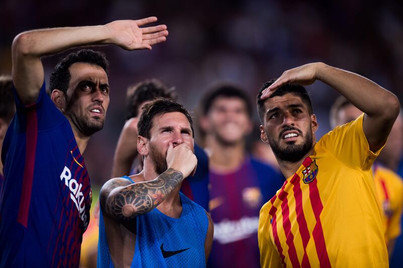 BARCELONA, SPAIN - AUGUST 07: (L-R) Sergio Busquets, Lionel Messi and Luis Suarez of FC Barcelona look to the stands after the Joan Gamper Trophy match between FC Barcelona and Chapecoense at Camp Nou stadium on August 7, 2017 in Barcelona, Spain. (Photo by Alex Caparros/Getty Images)