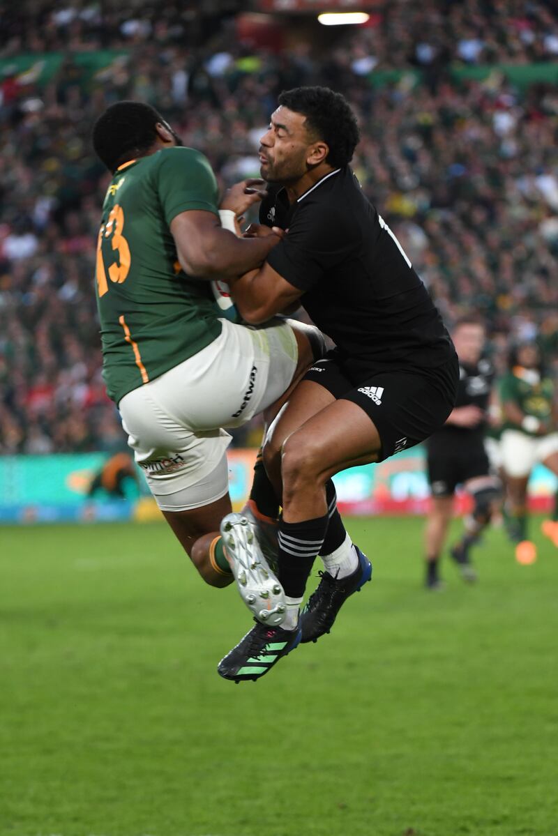 Lukhanyo Am of the Springboks and Richie Mounga of New Zealand battle for the ball. Getty 