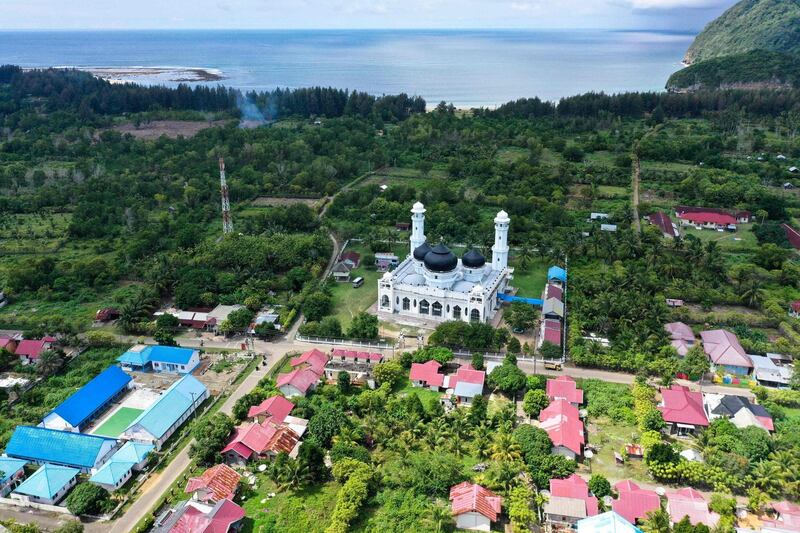 General view of the Rahmatullah mosque in Lampuuk, Aceh province, which was hit by the December 26, 2004 tsunami. AFP