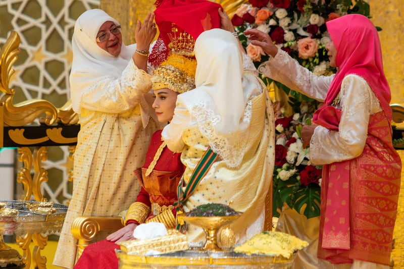 The powdering ceremony was held separately for the bride and groom, with Prince Mateen arriving first. AFP