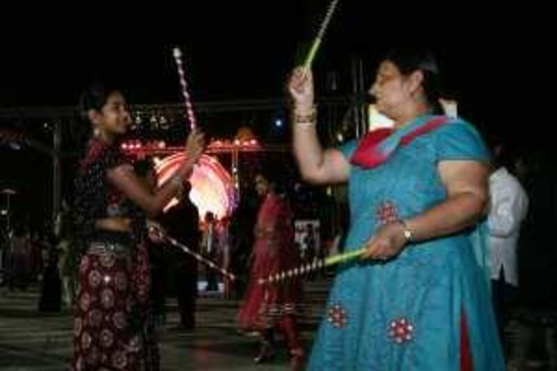 Dubai, 24th September 2009.  Beat 16 enthral about a thousand crowd at a dancing party to celebrate Navratri, in Mamzar Park.  (Jeffrey E Biteng / The National)  