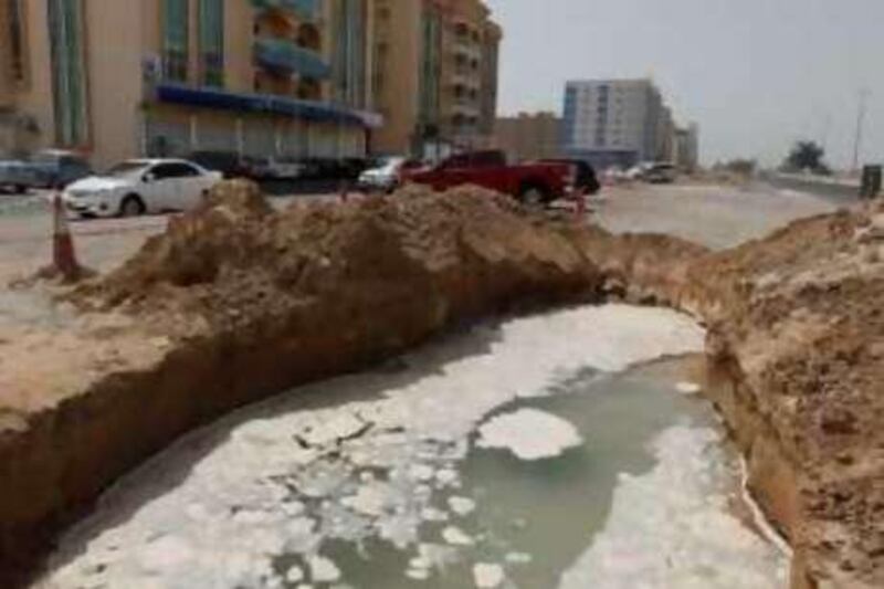 Umm Al Quwain, 13th June 2010.  They already dug up a hole so the water could stay there for the meantime.  Along the shoulder of King Faisal road.  (Jeffrey E Biteng / The National)  