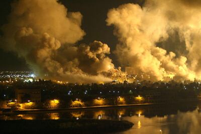 Smoke covers the presidential palace compound in Baghdad 21 March 2003 during a massive US-led air raid on the Iraqi capital. Smoke billowed from a number of targeted sites, including one of President Saddam Hussein's palaces, an AFP correspondent said.     AFP PHOTO/Ramzi HAIDAR (Photo by RAMZI HAIDAR / AFP)