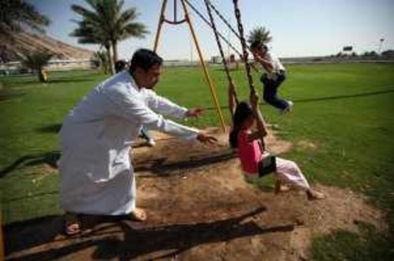 April 7, 2009 / Al Ain / Mohammed Al Shamsi plays with his children Hamda, and Naeema, at the Green Mubazarha in Al Ain April 7, 2009. (Sammy Dallal / The National)
 *** Local Caption ***  sd-040709-alain2030-06.jpg