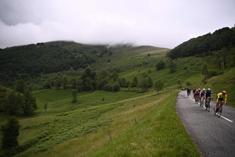 The peloton during Stage 16.