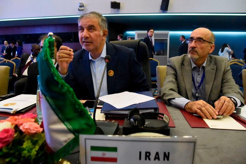 Iran's OPEC envoy Hossein Kazempour Ardebili (L) speaks to journalists during the 10th JMMC meeting in Algiers on September 23, 2018.   / AFP / Ryad KRAMDI
