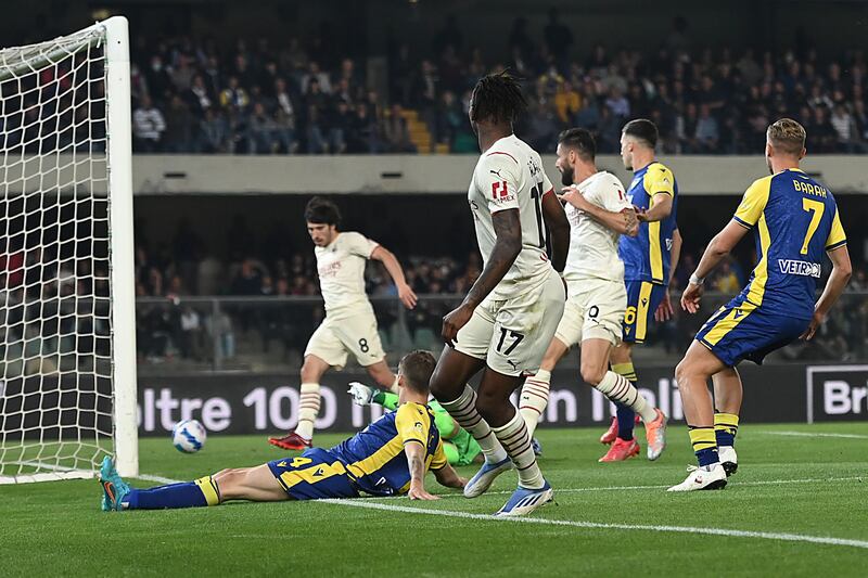 VERONA, ITALY - MAY 08:  Sandro Tonali of AC Milan  scores his team second goal during the Serie A match between Hellas Verona FC and AC Milan at Stadio Marcantonio Bentegodi on May 08, 2022 in Verona, Italy. (Photo by Alessandro Sabattini / Getty Images)