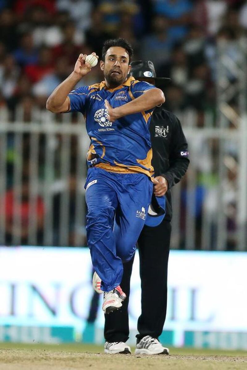 Ravi Bopara of Karachi Kings bowling against Lahore Qalandars in the Pakistan Super League T20 match at Sharjah Cricket Stadium in Sharjah. He scored not out 71 runs and took 6 wickets. Karachi Kings won the match by 27 runs. ( Pawan Singh / The National )