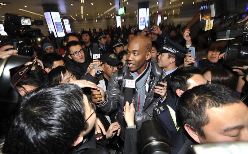 Former NBA all-star guard Stephon Marbury is mobbed by journalists upon his arrival at the airport in in Taiyuan in north China's Shanxi province. (AP Photo) 
