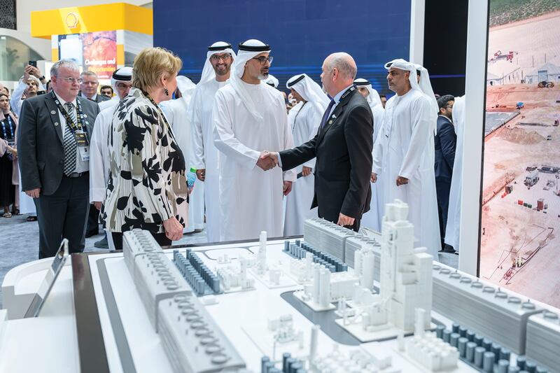 He was also briefed by exhibitors on new energy projects and innovative sustainability solutions
