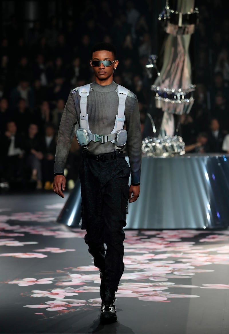 epa07199523 A model presents a creation from the Dior Men Pre-Fall 2019 collection by British fashion designer Kim Jones in Tokyo, Japan, 30 November 2018.  EPA/FRANCK ROBICHON