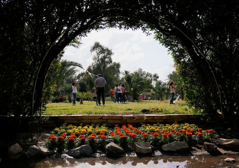 Iraqi families are seen during the International Flowers Festival at al-Zawra park in Baghdad, Iraq April 19, 2019. Picture taken April 19, 2019.  REUTERS/Saba Kareem