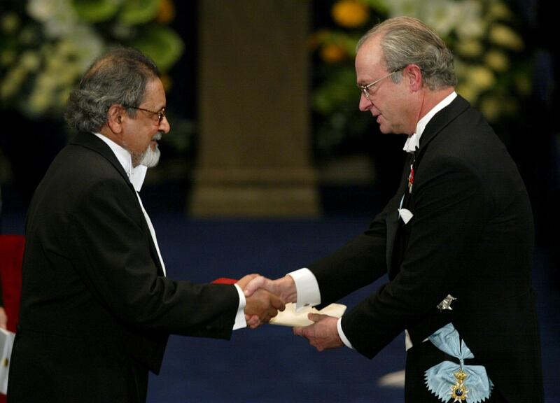 Writer V.S. Naipaul receives the Nobel prize for literature from Sweden's King Carl Gustaf at the Stockholm Concert Hall, Sweden, December 10, 2001. Picture taken December 10, 2001.  Henrik Montgomery /TT News Agency/via REUTERS      ATTENTION EDITORS - THIS IMAGE WAS PROVIDED BY A THIRD PARTY. SWEDEN OUT. NO COMMERCIAL OR EDITORIAL SALES IN SWEDEN.