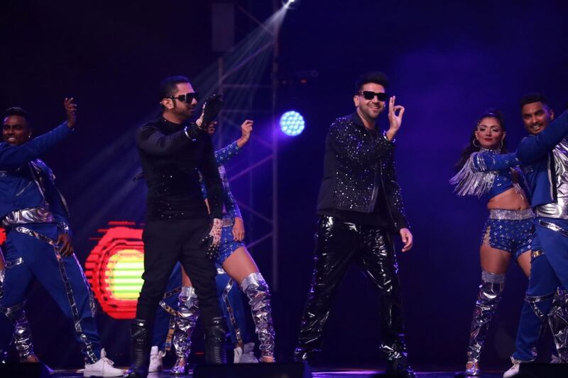 Rapper Yo Yo Singh and Guru Randhawa debuted their song 'Designer' at the IIFA Awards. 