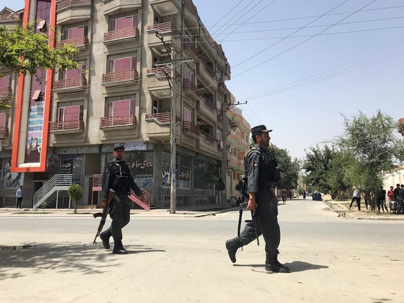 Afghan policemen arrive at the site of an attack in Kabul, Afghanistan August 16, 2018. REUTERS/Mohammad Ismail