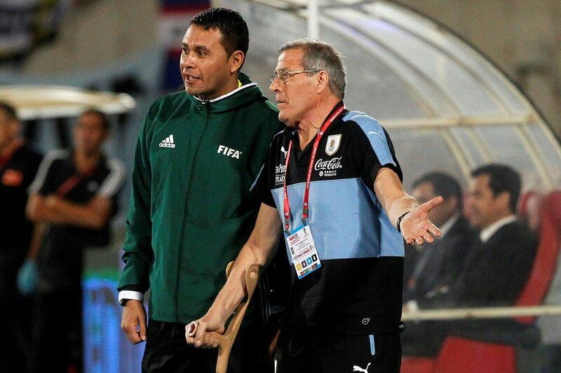 Uruguay manager Oscar Tabarez, right, talks to the fourth official during the 2018 World Cup qualifier against Chile in Santiago, on November 15, 2016. Claudio Reyes / AFP