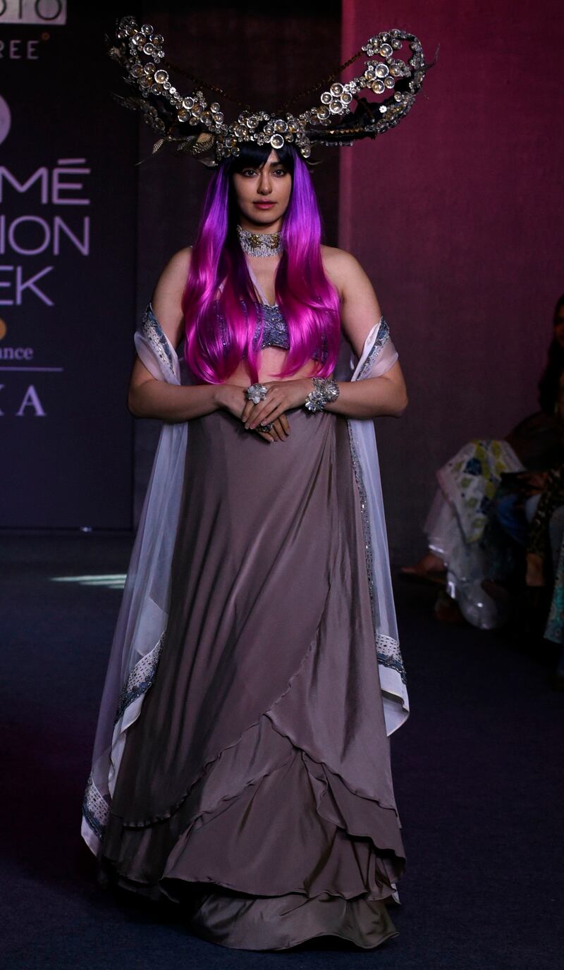 Bollywood actress Adah Sharma presents a creation by designer Pinkey Agarwal during the Lakmé Fashion Week (LFW) Winter Festive 2019 in Mumbai on August 24, 2019.  - XGTY / RESTRICTED TO EDITORIAL USE
 / AFP / Sujit Jaiswal / XGTY / RESTRICTED TO EDITORIAL USE
