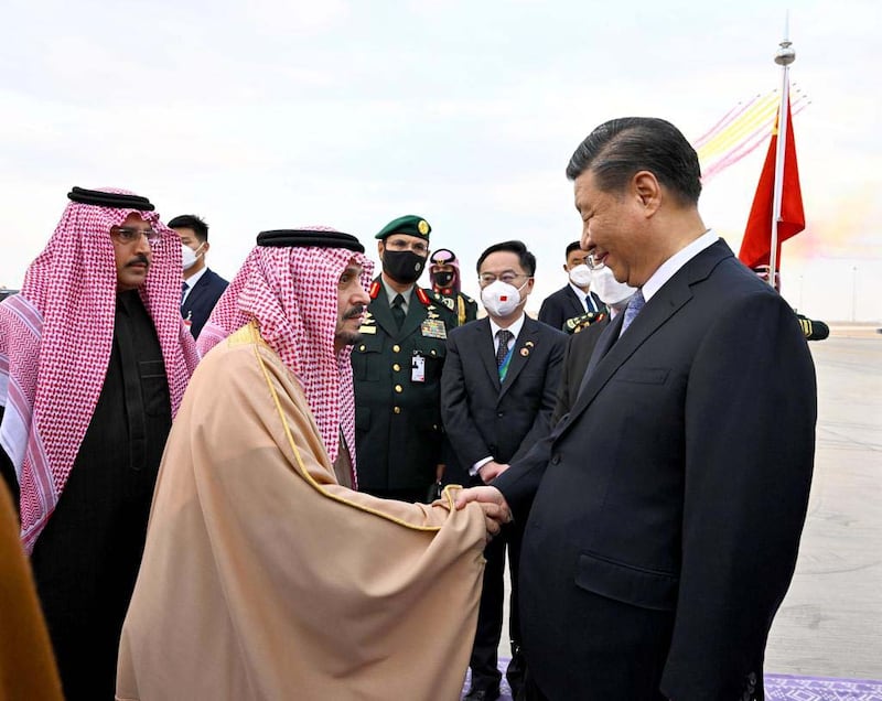 Mr Xi is greeted by Prince Faisal bin Bandar, Governor of Riyadh. SPA