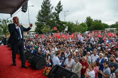Muharrem Ince, Presidential candidate of Turkey's main opposition Republican People's Party (CHP), delivers a speech during a campaign meeting in Diyarbakir on June 11, 2018, ahead of the Turkish presidential and parliamentary elections which will be held on June 24, 2018. / AFP / ILYAS AKENGIN
