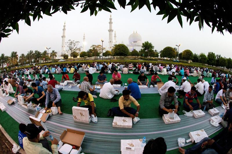 Abu Dhabi, United Arab Emirates, July 5, 2016:     Iftar, the meal to break the days fast, during the last day of the holy month of Ramadan at the Sheikh Zayed Grand Mosque in Abu Dhabi on July 5, 2016. Christopher Pike / The National

Job ID: 84661
Reporter:  N/A
Section: News
Keywords: 




 *** Local Caption ***  Na06Jl-Mosque.JPG