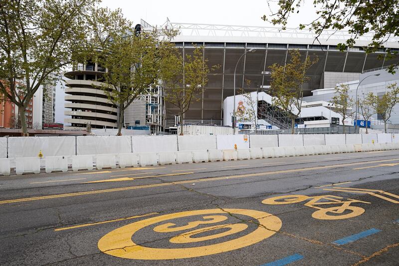 MADRID, SPAIN - MARCH 30: The works at the Santiago BernabÃ©u stadium are stopped by the Coronavirus (COVID-19), due to an increase of confinement by the government on March 30, 2020 in Madrid, Spain. Spain ordered all non-essential workers to stay home for two weeks to help slow the Coronavirus (COVID-19) pandemic, which has killed more than 6,000 people in the country. (Photo by Carlos Alvarez/Getty Images)