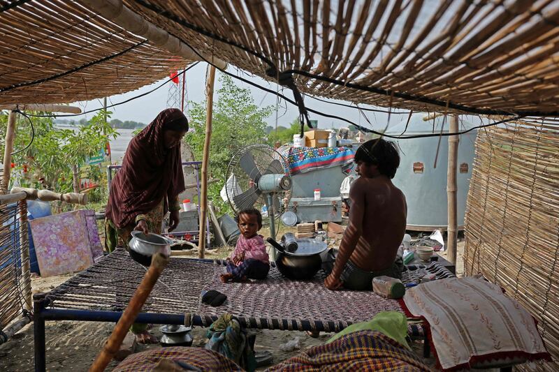 A family takes shelter in Bahawalnagar 