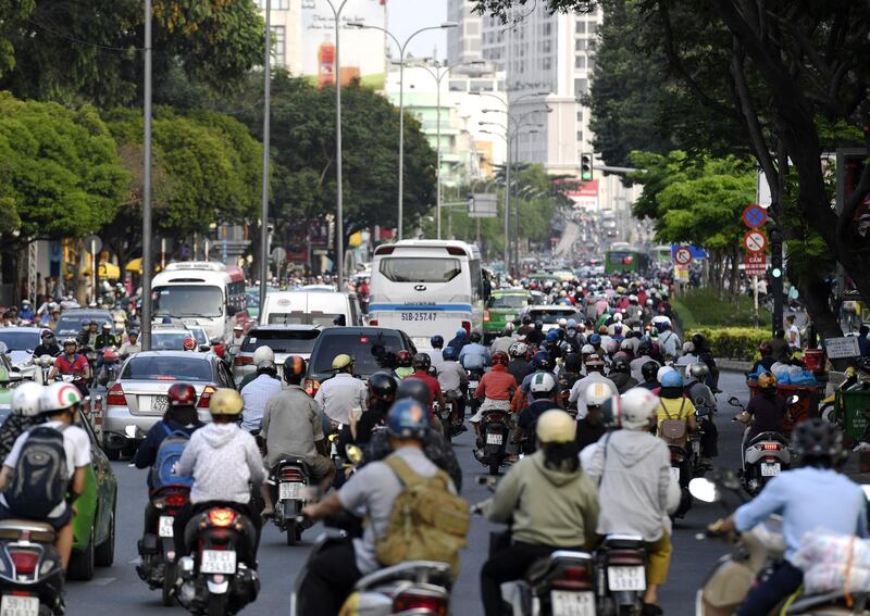 This picture taken on April 19, 2018 shows a traffic along a crowded street in central Ho Chi Minh City.
In 2017 some 71 Vietnamese nationals were deported from the US -- double the 2016 figure -- and another 76 were sent back between January and mid-April this year, according to data from US Immigration and Customs Enforcement (ICE) which doesn't track refugees' date of arrival. / AFP PHOTO / Nhac NGUYEN / TO GO WITH Vietnam-US-war-immigration-justice,FOCUS by Jenny VAUGHAN and Sebastien VUAGNAT