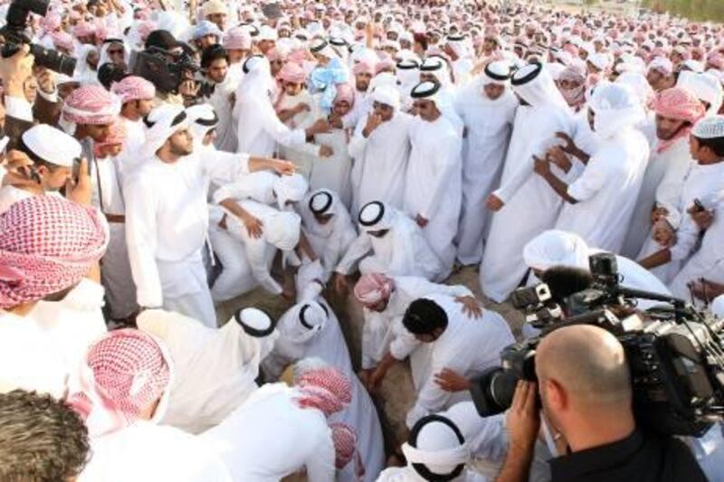 ABU DHABI, UNITED ARAB EMIRATES Ð Sept 26: Friends, Relatives and fans gathered for the funeral of Theyab Awana UAE footballer at Baniyas graveyard in Baniyas. Sheikh Saif bin Zayed Al Nahyan (center) was also present at the funeral. (Pawan Singh / The National) For News. Story by Essam
