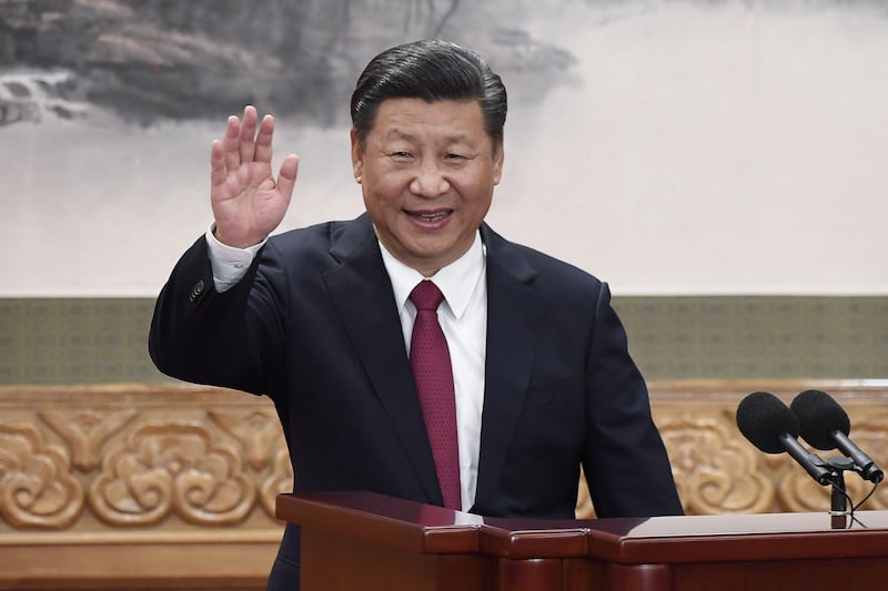 TOPSHOT - The Communist Party of China's new Politburo Standing Committee, the nation's top decision-making body (L-R) Han Zheng, Wang Huning, Li Zhanshu, Chinese President Xi Jinping, Premier Li Keqiang, Wang Yang, Zhao Leji meet the press at the Great Hall of the People in Beijing on October 25, 2017.
China on October 25 unveiled its new ruling council with President Xi Jinping firmly at the helm after stamping his authority on the country by engraving his name on the Communist Party's constitution. / AFP PHOTO / WANG ZHAO