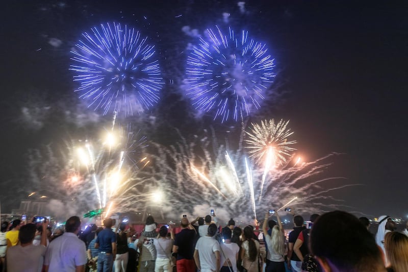 DUBAI, UNITED ARAB EMIRATES. 21 AUGUST 2018. Visitors and residents of Dubai watch the Eid fireworks at The Beach on JBR. (Photo: Antonie Robertson/The National) Journalist: None. Section: National.