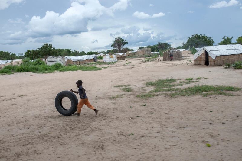 A child plays with a car tire in the Tara Tara district of Matuge, northern Mozambique, February 24, 2021. - The place functions as a center for internally displaced persons (IDPs) who fled their communities due to attacks by armed insurgents in the northern part of the Cabo Delgado province. Currently, there are 500 families, according to government figures. (Photo by Alfredo Zuniga / AFP)