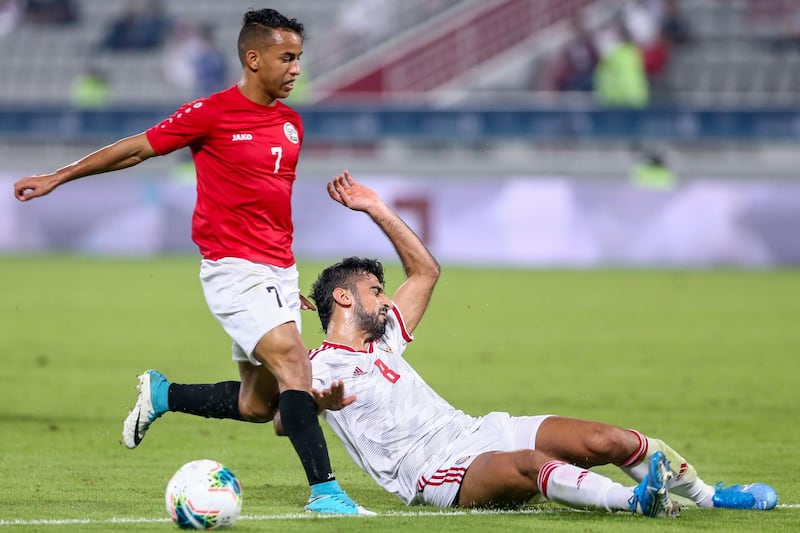 Yemen's Mufeed Sarhan vies for the ball with UAE's defender Hamdan al-Kamali.  AFP