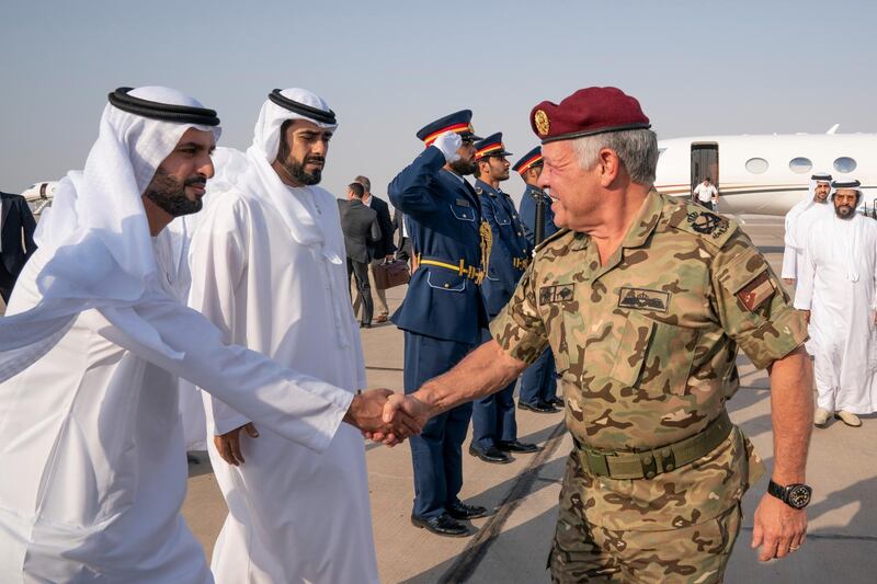 AL DHAFRA REGION, ABU DHABI, UNITED ARAB EMIRATES - June 26, 2019: HM King Abdullah II, King of Jordan (R) greets HH Sheikh Mohamed bin Hamad bin Tahnoon Al Nahyan (L), prior to the UAE and Jordan joint military drill, Titled ‘Bonds of Strength’, at Al Hamra Camp. Seen with HH Sheikh Diab bin Tahnoon bin Mohamed Al Nahyan (2nd L).

( Mohamed Al Hammadi / Ministry of Presidential Affairs )
---