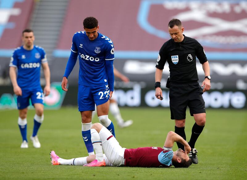 Aaron Cresswell - 5: Could only seem to pick out Everton heads with his crosses in first half and West Ham’s captain then injured himself making a recovery tackle after a heavy first touch just after half-time. Looked like a groin injury to add to his recent hamstring problem and limped off soon after. Getty