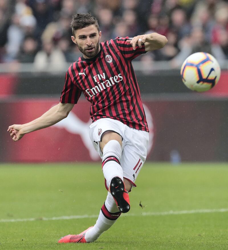 MILAN, ITALY - MAY 19:  Fabio Borini of AC Milan kicks the ball during the Serie A match between AC Milan and Frosinone Calcio at Stadio Giuseppe Meazza on May 19, 2019 in Milan, Italy.  (Photo by Emilio Andreoli/Getty Images)