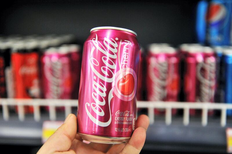 --FILE--A customer shops for a tin of Coca-Cola coke at a supermarket in Qingdao city, east China's Shandong province, 5 April 2018.

US soda and beer lovers might want to start stocking up, as the price for a can of fizzy drink is increasing under US President Donald Trump's tariffs on imported aluminum beginning in March. The Coca-Cola Company recently announced that it would be raising the prices of its carbonated offerings due to rising freight costs and metal tariffs. "We had to take with our bottling partners an increase [in prices] in our sparkling beverage industry in the middle of the year, which is relatively uncommon," the company's CEO James Quincey told CNBC last month. He said he expects the company's bottlers and retailers to pass along the higher prices to consumers. The company refused to comment on details of the price increases. Coca-Cola is not the only large US beverage maker that's decided to increase prices. US soda and beer makers have been under pressure since the imported aluminum tariffs were announced in March. And finally, it seems to be taking its toll on the manufacturers with production costs escalating.No Use China. No Use France.