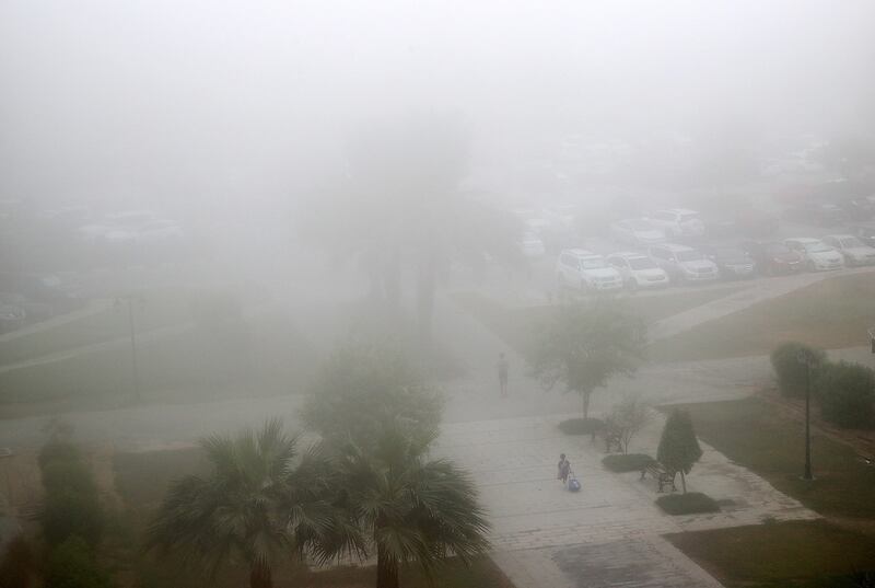 DUBAI , UNITED ARAB EMIRATES , SEP 27  ��� 2017 :- Early morning fog in Discovery Gardens area in Dubai.  ( Pawan Singh / The National )