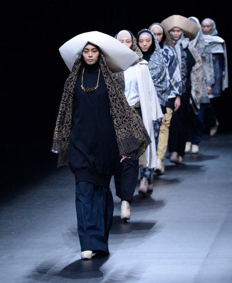 Another eye-catching element of the collection was a hat that spreads wide in the back, a throwback to the sixties with elements resembling a long-ago royal head piece. AFP