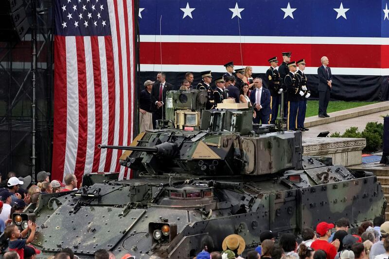 Spectators stand next to a tank at the "Salute to America" event at the Lincoln Memorial during Fourth of July Independence Day celebrations in Washington. REUTERS/Joshua Roberts