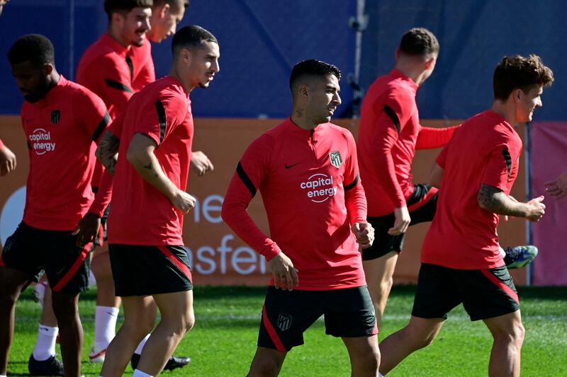 Atletico forward Luis Suarez, centre, training with teammates. AFP