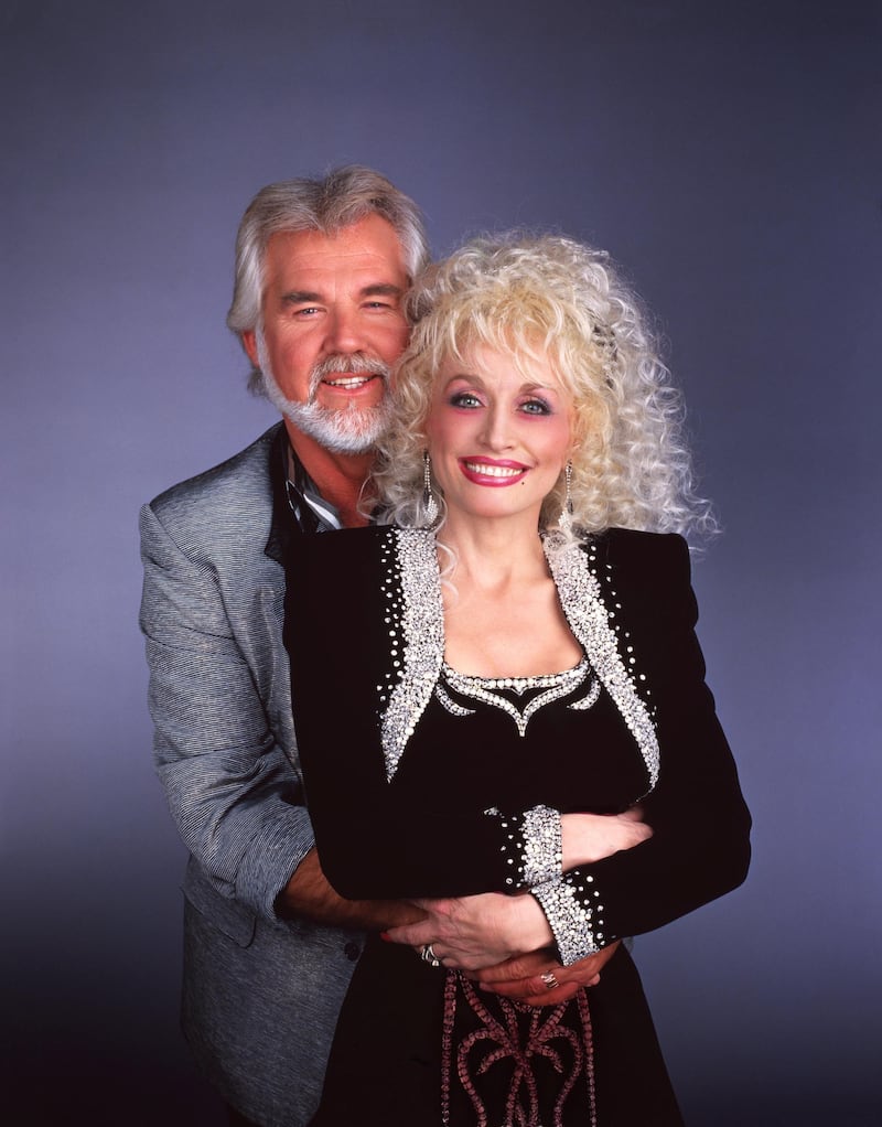 Kenny Rogers and Dolly Parton in 1987. (Photo by Walt Disney Television via Getty Images)