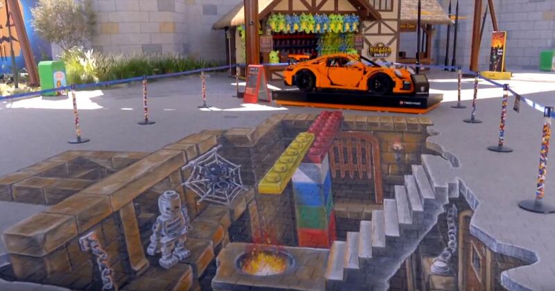 The works took chalk artist Leon Keer around 30 hours to complete.