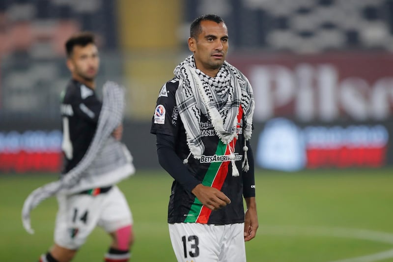 Players from Chilean side Club Deportivo Palestino show their support to Palestinians. Courtesy Club Deportivo Palestino / Francisco Longa via Twitter 