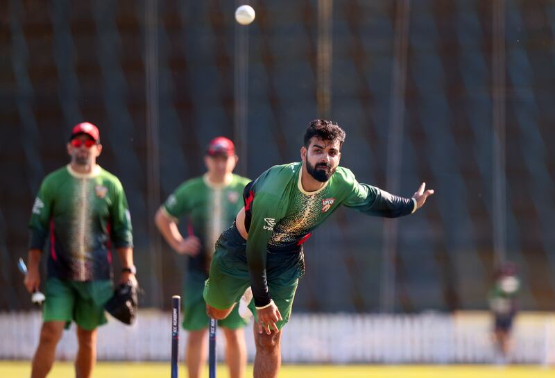 Shadab Khan said he is trying to convince Mohammed Amir to reconsider a return to the Pakistan national team.