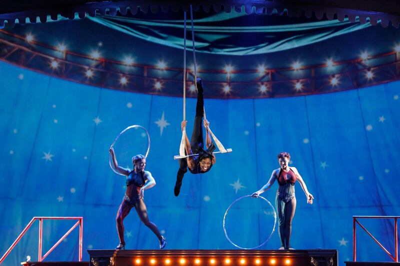 Actress Patina Miller (C) from the Tony award winning Broadway revival "Pippin" performs during the American Theatre Wing's annual Tony Awards in New York June 9, 2013. Miller won the award for Best Performance by an Actress in a Leading Role in a Musical for "Pippin."  REUTERS/Lucas Jackson (UNITED STATES - Tags: ENTERTAINMENT) (TONYS-SHOW) *** Local Caption ***  AAL156_STAGE-TONYAW_0610_11.JPG