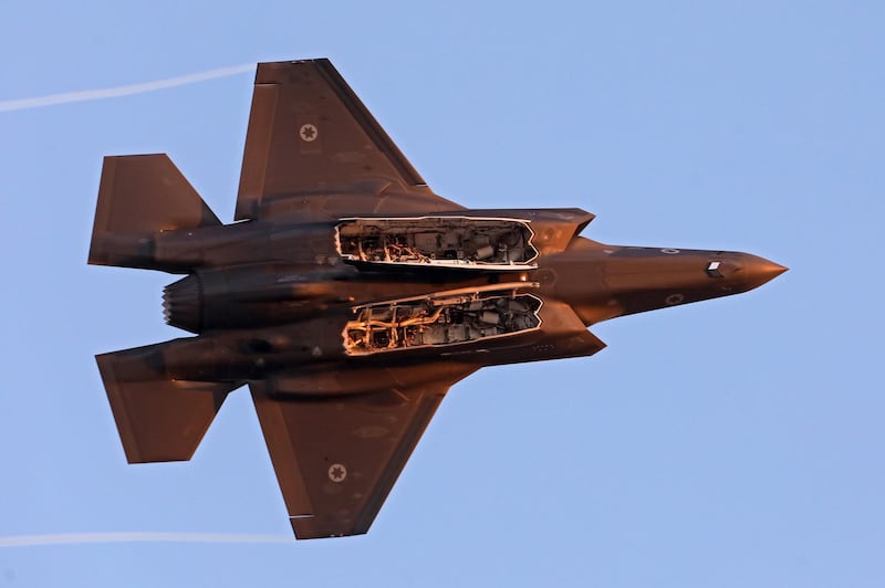 epa07678045 Israeli Air Force F35 Fighter jet  open the ammunition doors during an air show at the graduation ceremony of new combat fighters pilots of the Israeli Air Force at the Hatzerim Air Force base, outside Beersheva, in southern Israel, 27 June 2019.  EPA/ABIR SULTAN