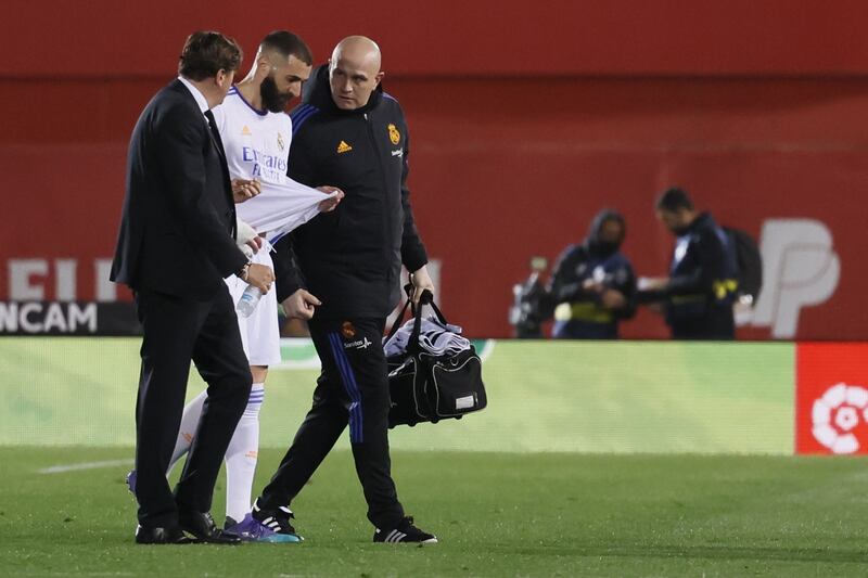 Real Madrid's striker Karim Benzema leaves the pitch after suffering an injury. EPA